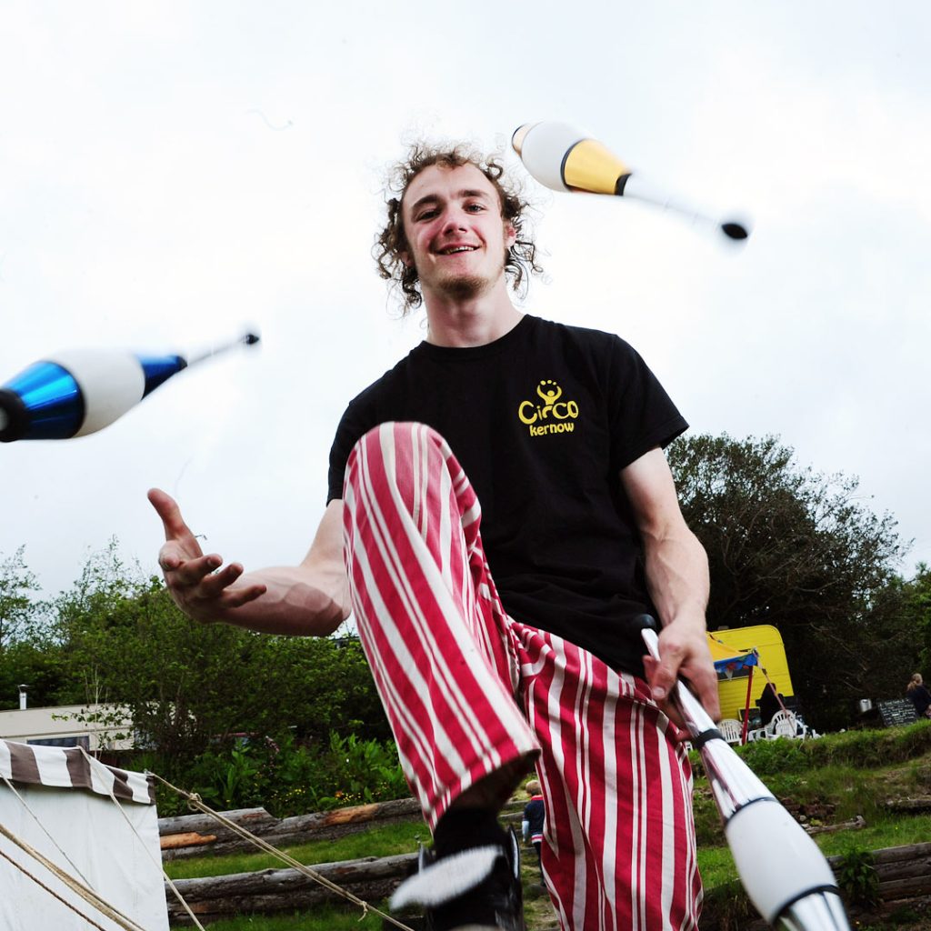 Circo Kernow Juggling